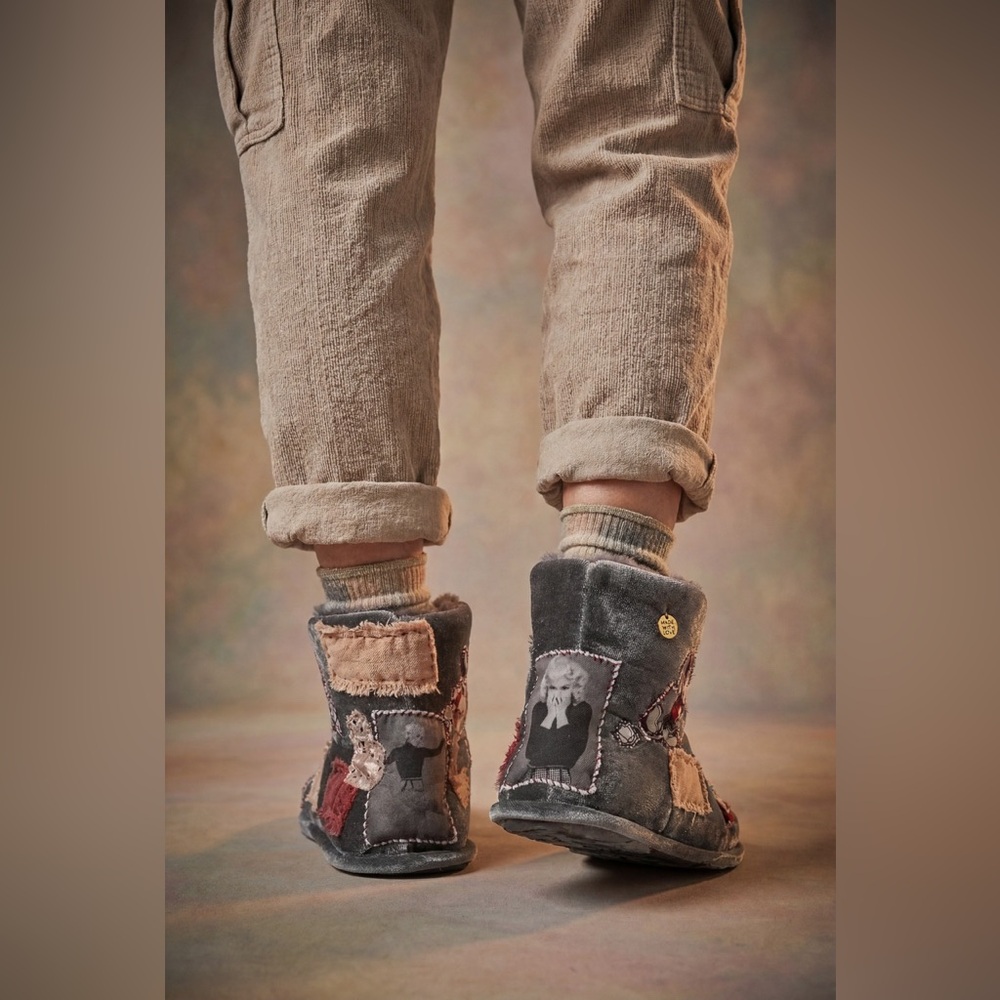 “Clochard de Luxe” shoes with Graphic Patches - Picture 4 of 12